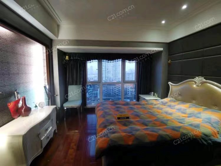 曼哈顿13楼 142平 399万