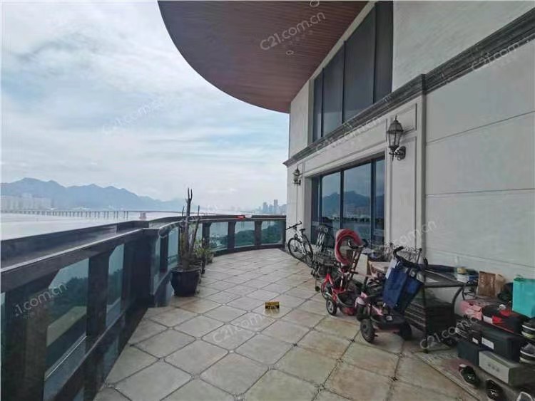 曼哈顿15楼 317平 1130万