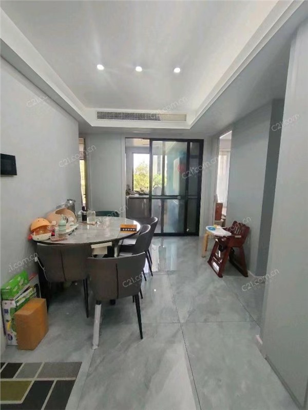 中梁滨江壹号 3楼127平 336万