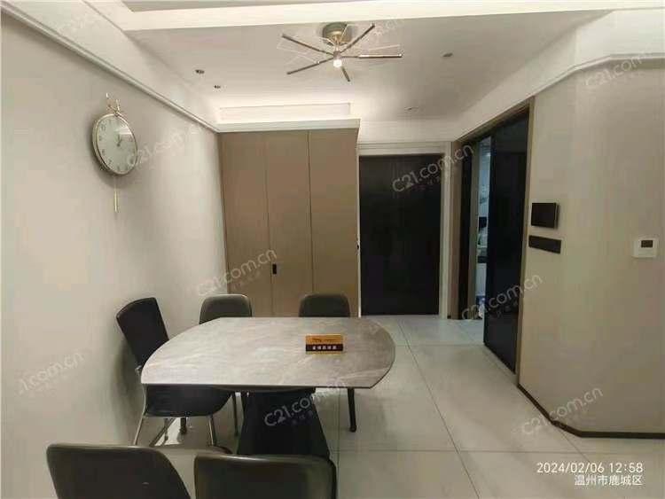 中梁滨江壹号 4楼103平米 328万