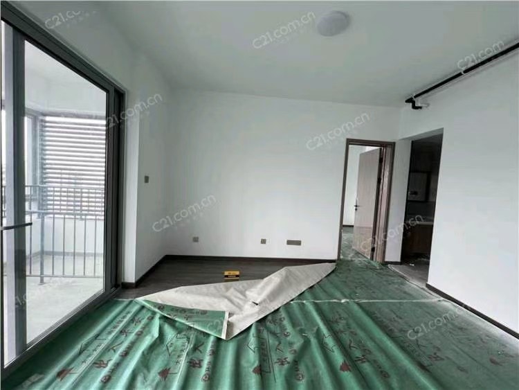 揽悦园24楼132平米 412万