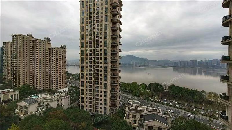 曼哈顿15楼 175平米  456万