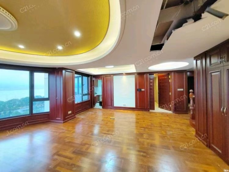 中梁海景壹号 6楼 145平米 580万