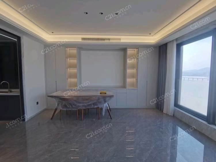 万科时代中心 25楼 151平米 750万