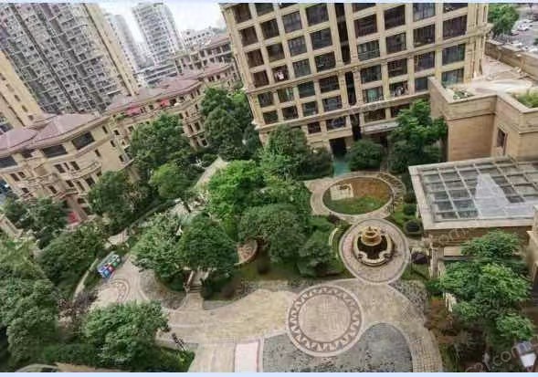 国际豪庭 19楼 256平米 880万 毛坯顶跃