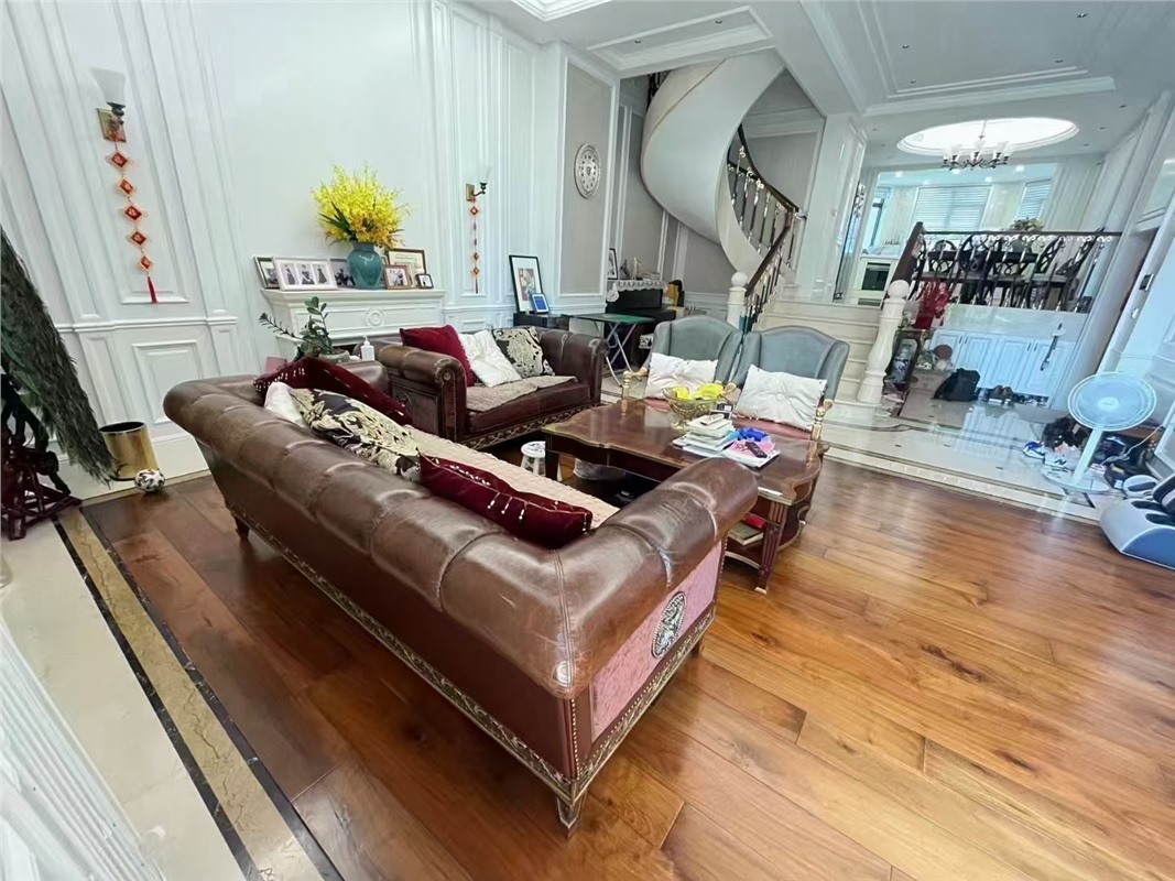 国际豪庭洋房上叠 195平米 880万 别墅上叠3连跃