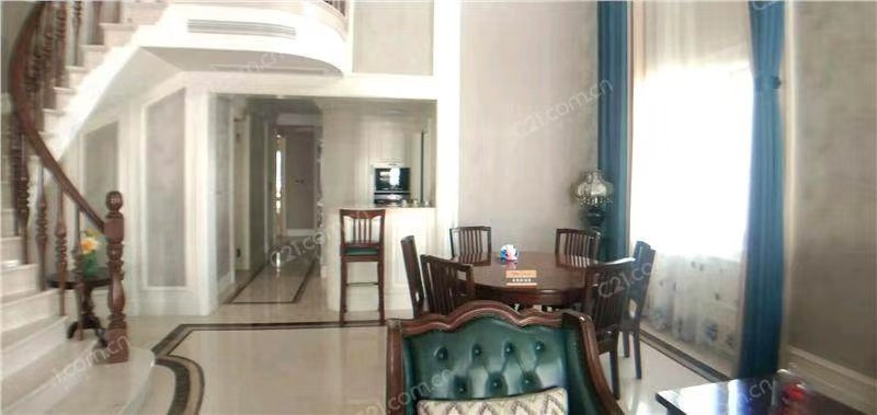 国际豪庭13楼 跃层 279平米 890万