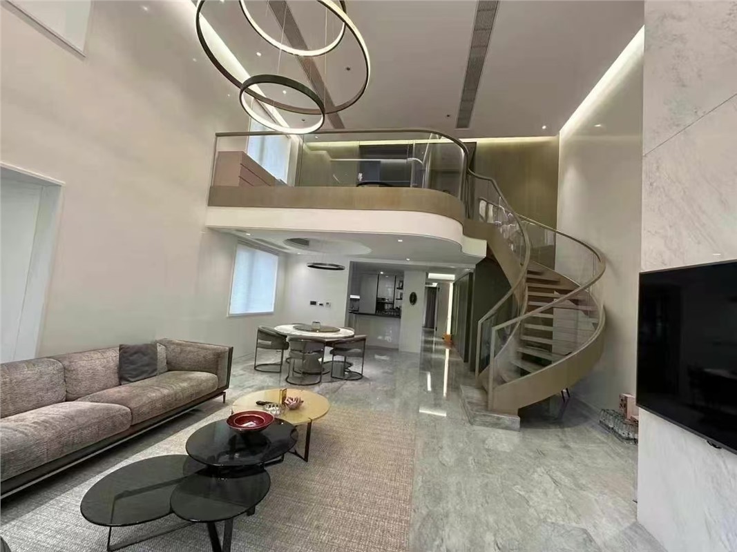 国际豪庭 11楼 285平米 980万 带3车位