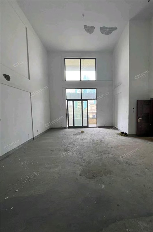 国际豪庭 19楼 216平米780万 毛坯顶跃