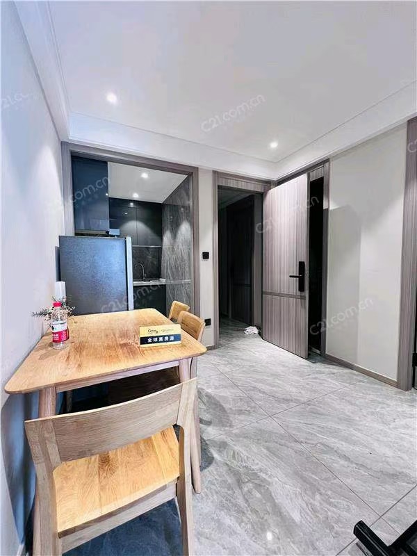 中梁滨江壹号 8楼 103平米  278万