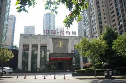 曼哈顿22楼135平米 333万