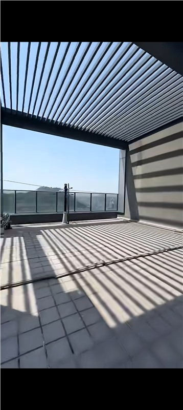 揽悦园 南区32楼 132平顶楼带露台 385万